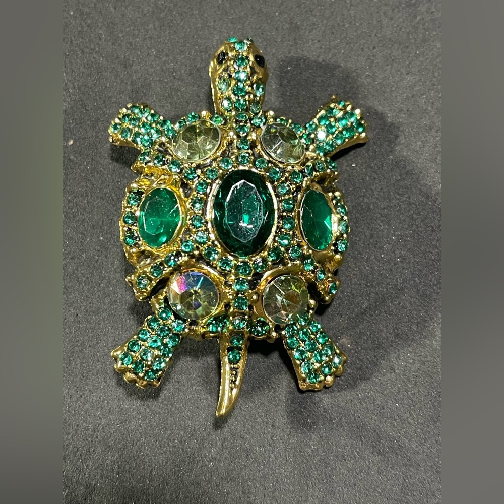 Large Elegant Green and Gold Tone Turtle “Sparkly” Brooch Lapel Pin